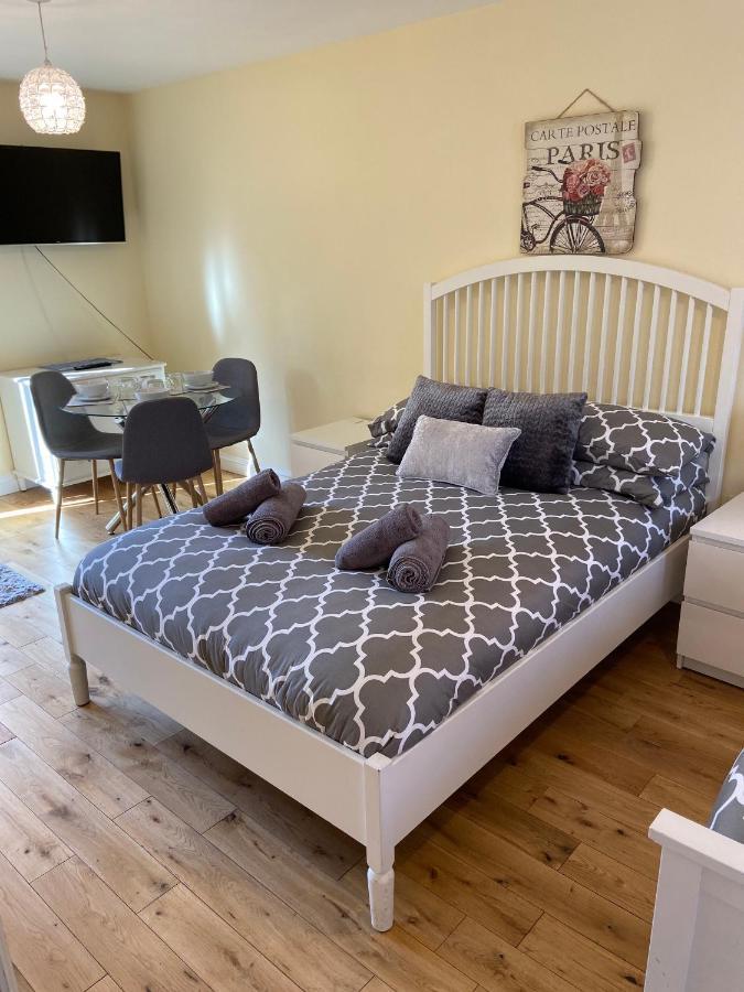 The Ashton Gate Mews Hotel Bristol Bagian luar foto