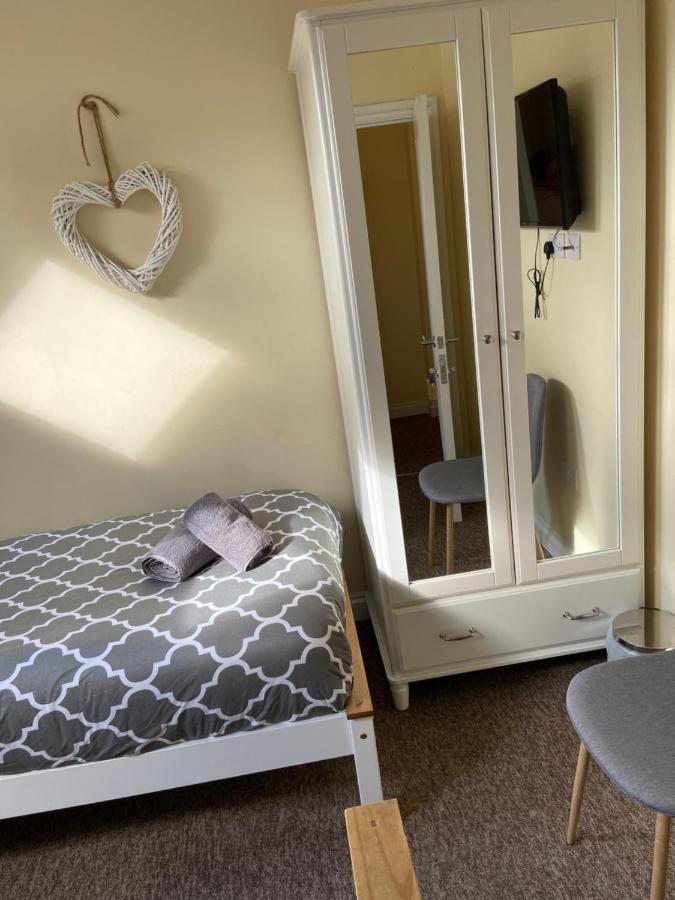 The Ashton Gate Mews Hotel Bristol Bagian luar foto
