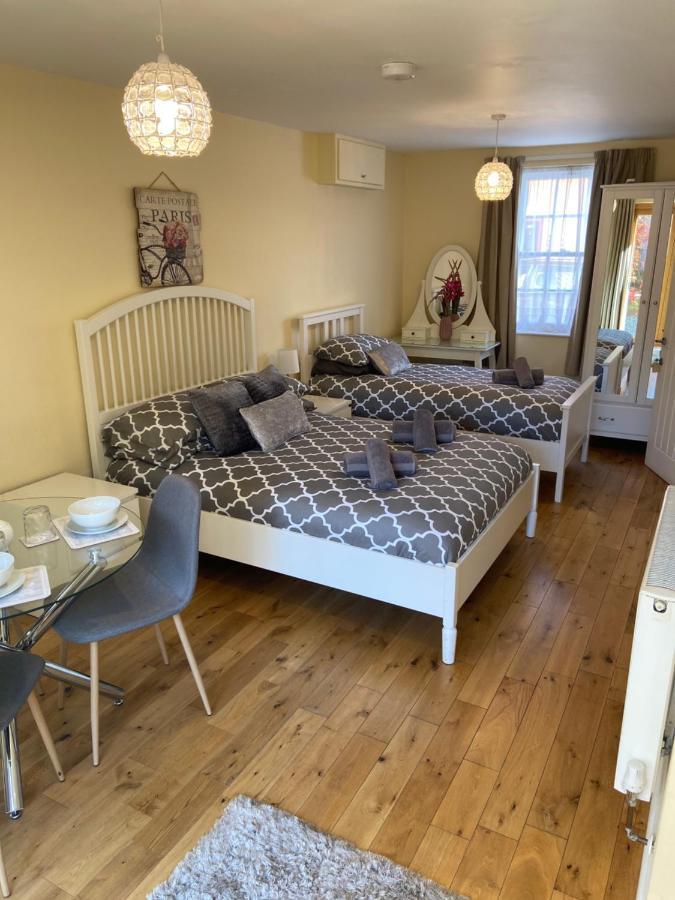 The Ashton Gate Mews Hotel Bristol Bagian luar foto