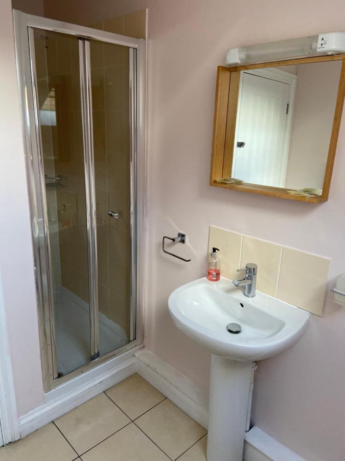 The Ashton Gate Mews Hotel Bristol Bagian luar foto