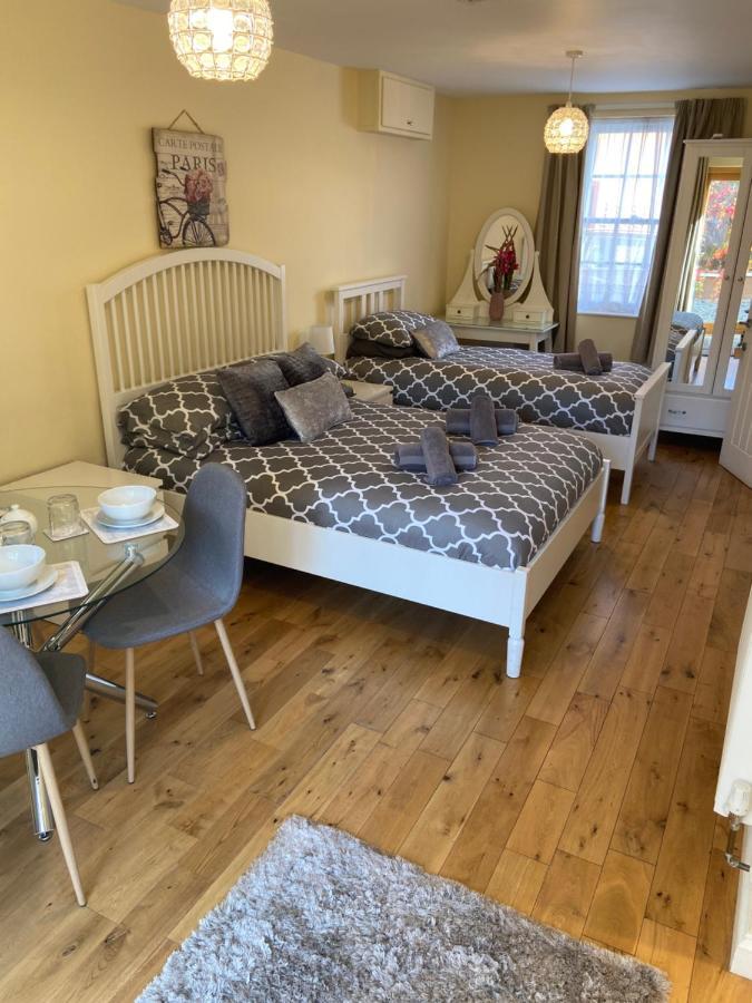 The Ashton Gate Mews Hotel Bristol Bagian luar foto